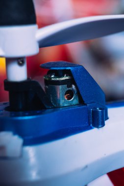 quadrocopters motor ve pervane için arka plan bulanık kapatın