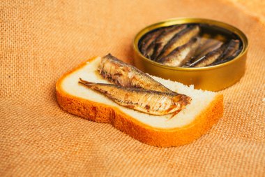 açık olabilir ve çul arka plan üzerinde sürüsünü ile sandviç