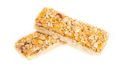 kurutulmuş meyve izole arka plan üzerinde ile müsli barlar