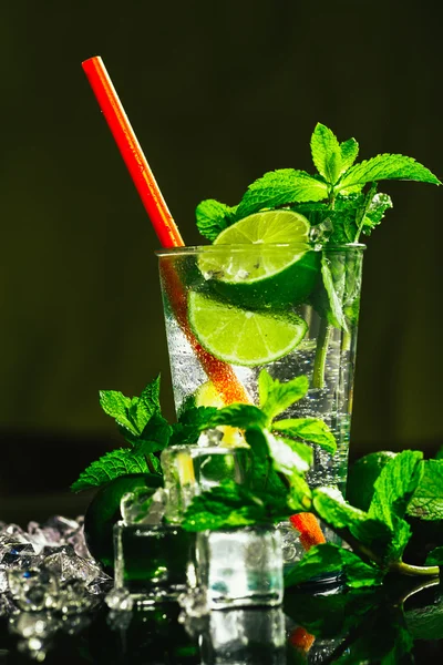 Glass of mojito with lime and mint ice cube close-up red straw — Stock Photo, Image