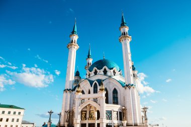Kazan Kremlin 'deki Kul Şerif camii bulutların altında yaz mevsimi