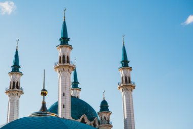 Kazan Kremlin 'deki Kul Şerif camii bulutların altında yaz mevsimi
