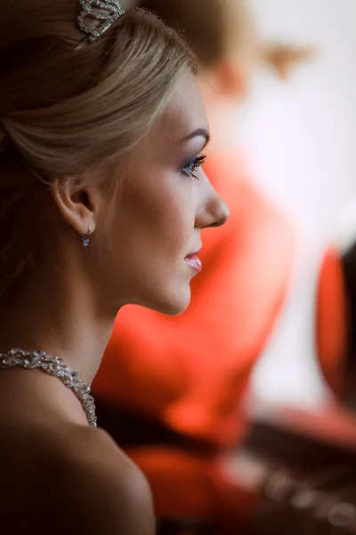 Bride in a beautiful dress near the window — Stock Photo, Image