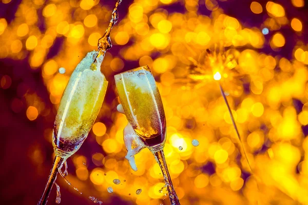 Verres de champagne avec éclaboussure — Photo