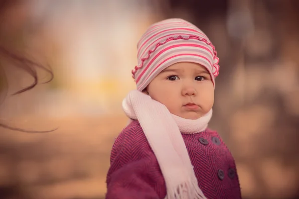 Beautiful outdoor autumn portrait of adorable toddler girl — Stock Photo, Image