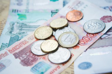 Rus ruble banknot ve euro ve dolar paraları