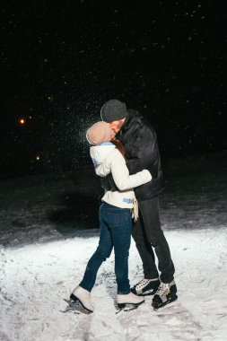 Çift buz açık havada bir gölet gecesi