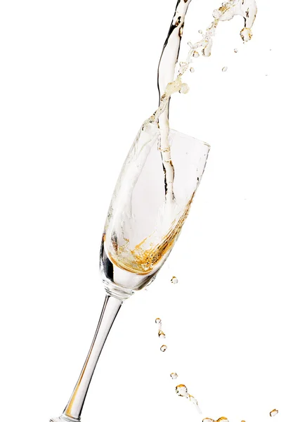 Vinho branco salpicado de vidro, isolado sobre fundo branco — Fotografia de Stock