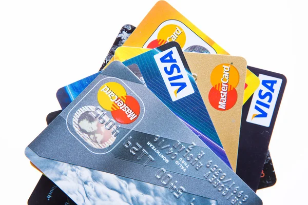 Samara, Russie- 3 février 2015 : Gros plan en studio des cartes de crédit émises par les trois grandes marques American Express, VISA et MasterCard . — Photo