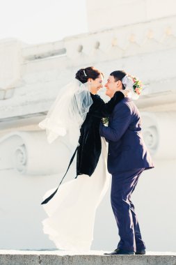 Kış Düğün günü mutlu bir çift