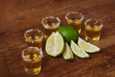 Tekila, limon ve tuz ahşap tablo