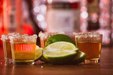 Tekila, limon ve tuz ahşap tablo