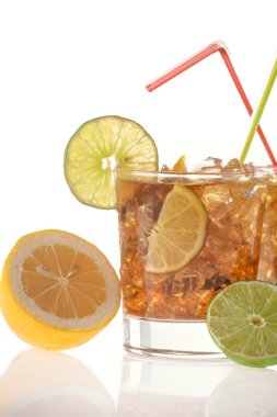 cola içecek ve limon meyve taze taze kokteyl