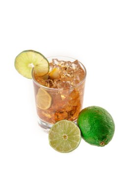 cola içecek ve limon meyve taze taze kokteyl