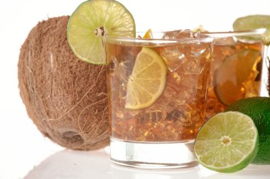 cola içecek ve limon meyve taze taze kokteyl