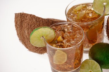 cola içecek ve limon meyve taze taze kokteyl