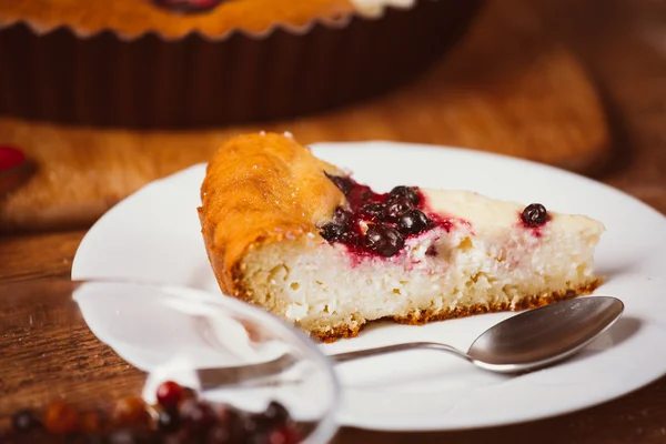 Rote und schwarze Johannisbeerkuchen — Stockfoto