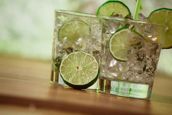 Mint and lime refreshing summer cocktails — Stock Photo, Image