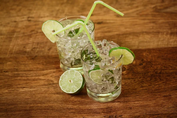 Mint and lime refreshing summer cocktails — Stock Photo, Image