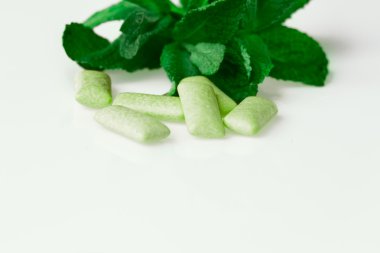 Beyaz - yiyecek ve içecek olarak yeşil sakız