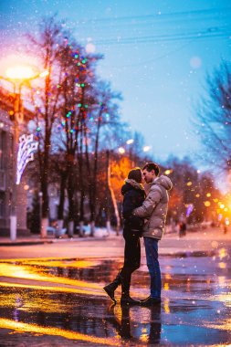Kar lovers öpücük şehir