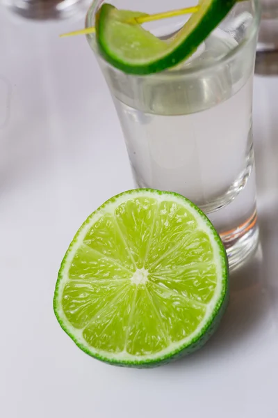 Tequila en vidrio sobre blanco —  Fotos de Stock