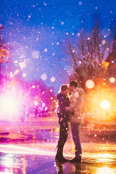 雪の恋人キス市 — ストック写真