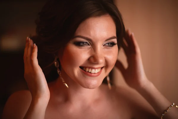 Closeup portrait of beautiful bride - soft focus — Stock Photo, Image