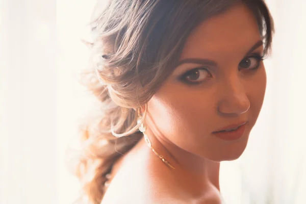 Closeup portrait of beautiful bride - soft focus — Stock Photo, Image