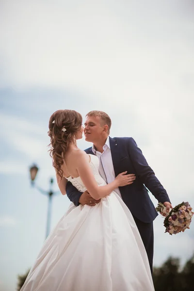 Novia y novio — Foto de Stock