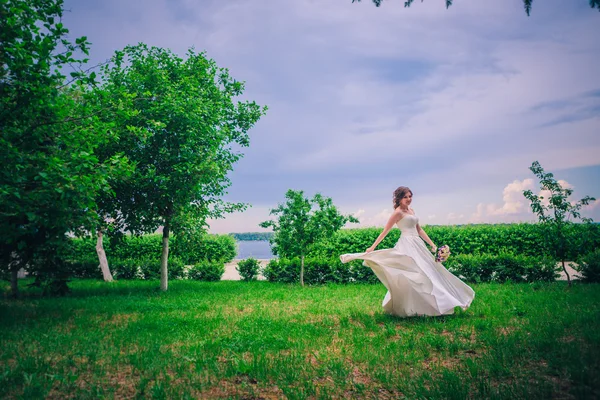 Closeup portrait of beautiful bride - soft focus — Stock Photo, Image