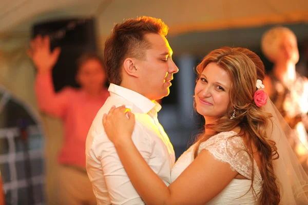 Beautiful touching first dance of the bride and groom — Stock Photo, Image