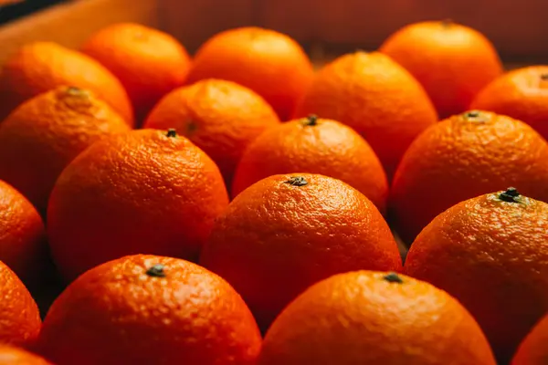 多くの美しい新鮮なオレンジ色のみかんをクローズ アップ — ストック写真