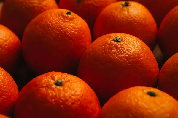 Många vackra färska orange mandariner närbild — Stockfoto