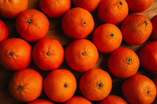 Mange vakre, ferske, oransje mandariner. – stockfoto