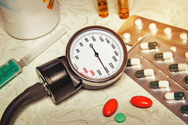 High blood pressure - hypertensive crisis and medications to tre — Stock Photo, Image