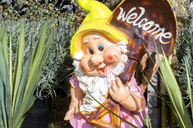 rakam eğlenceli komik cüce bir silindir şapka ve bir kürek ile