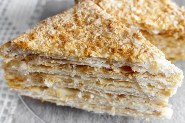 Masadaki tabakta nefis bir pasta