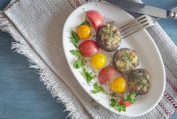 Європейська Кухня Гриби Начинені Ясом Рисом Цибулею Запечені Печі Поряд — стокове фото