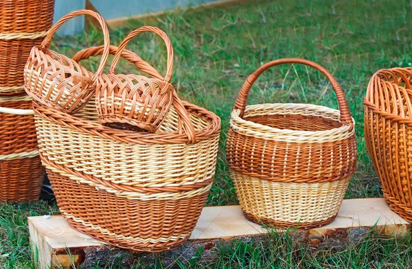 Cestas de vime para venda na feira . — Fotografia de Stock