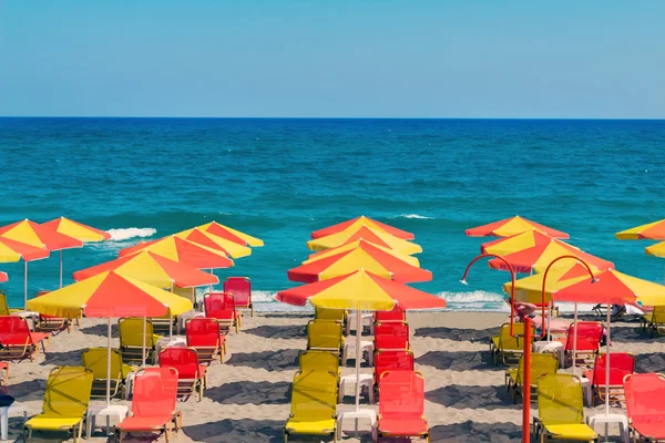 Deserted beach on the sea during a storm. — Stock Photo, Image