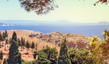 Deniz ve dağ ile sayısı manzara. Gree Girit Adası