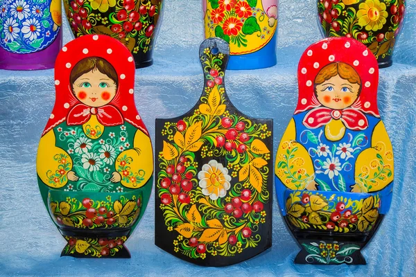 Traditional Russian Souvenirs, decorated with ornaments. — Stock Photo, Image