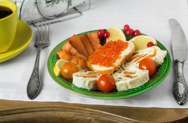 Aperatifler balık ve siyah kahve.