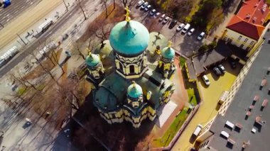 Varşova 'daki bir kilisenin insansız hava aracı videosu.