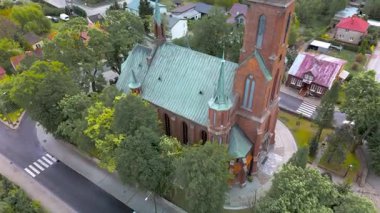 Posk, Polonya 'daki St. Urban Kilisesi' nin İHA videosu.