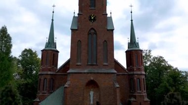 Posk, Polonya 'daki St. Urban Kilisesi' nin İHA videosu.