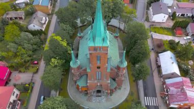 Posk, Polonya 'daki St. Urban Kilisesinin insansız hava aracı videosu.