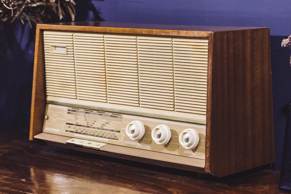 Alquiler Radio madera retro vintage– Options Alquiler - Options