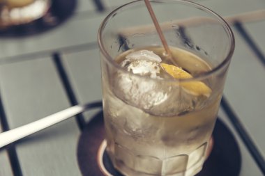 Beyaz vermut içki meze